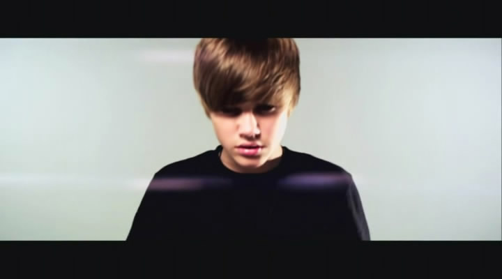 Justin Bieber – Love Me (2010)