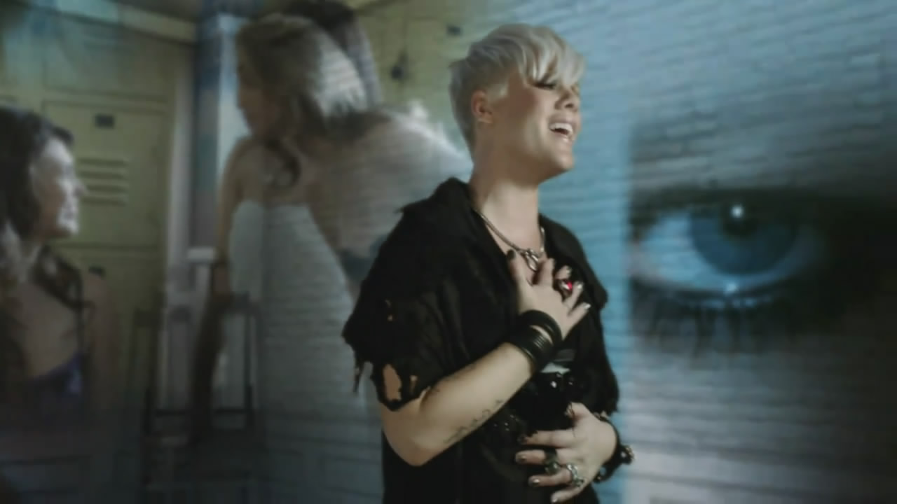 Pink (P!nk) - Fuckin Perfect (2011)